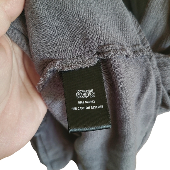 🌟3 For $15 SALE🌟 Torrid Babydoll Crinkle Gauze Grey Tunic Tank - Picture 5 of 5